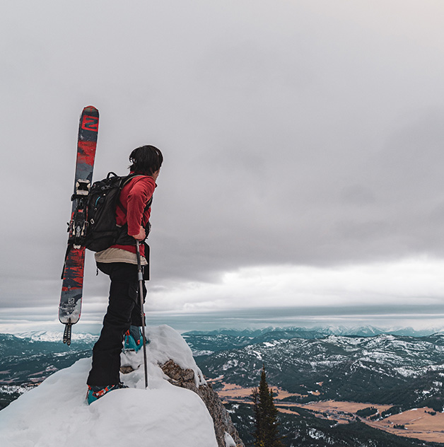 Services-3-Snowboarder-on-Mountain-628×632